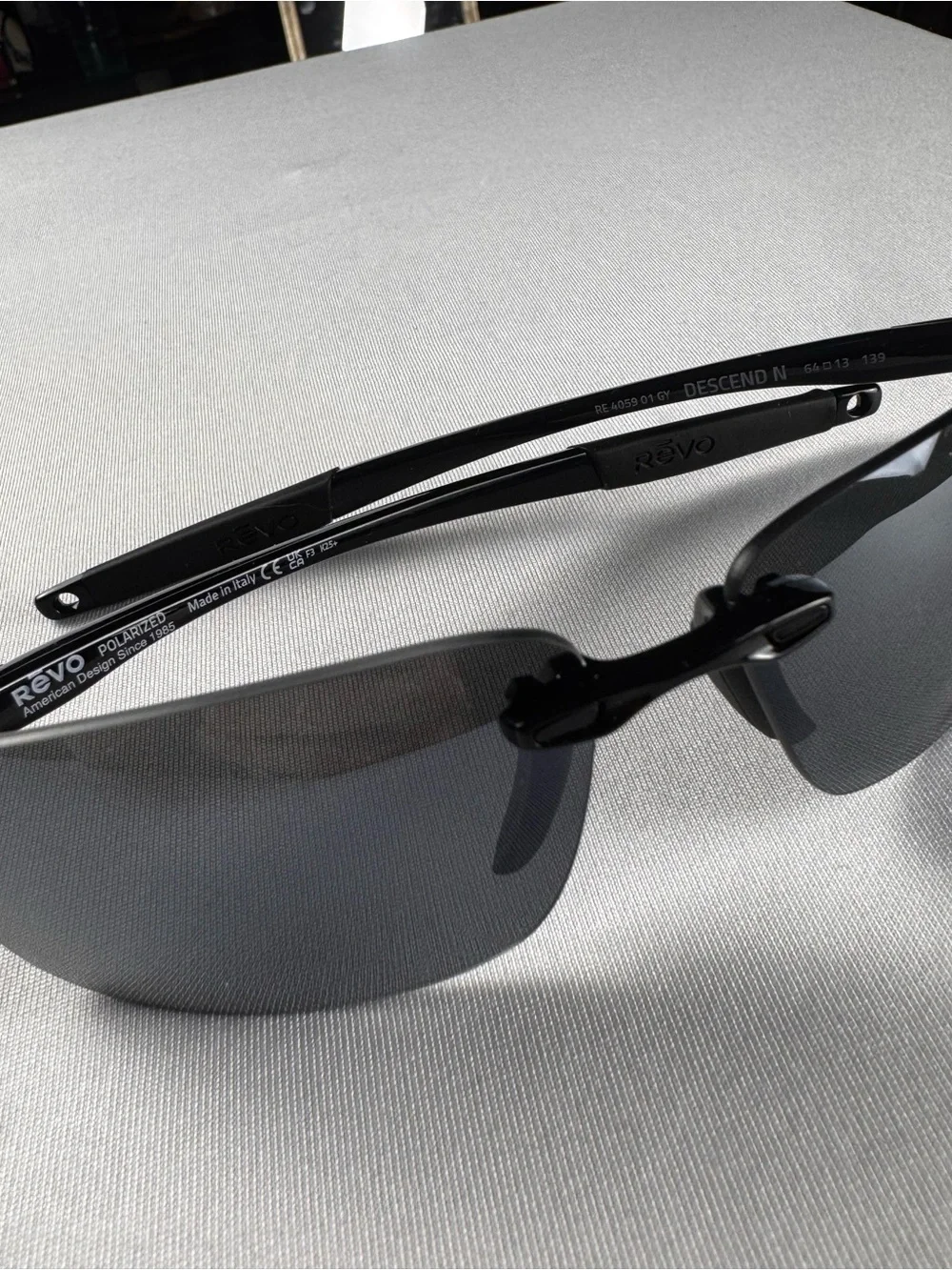 *NEW! REVO Re4059 Descend N Serilium Polarized 01 GY Shiny Black/Grey No Case